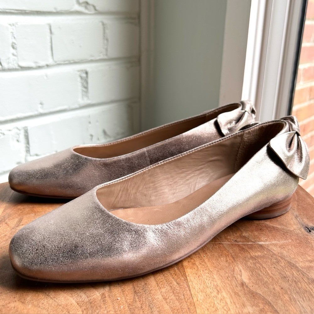 Bernardo Eloise Platinum Distressed Leather Bow Ballet Flats 6.5 Office Evening